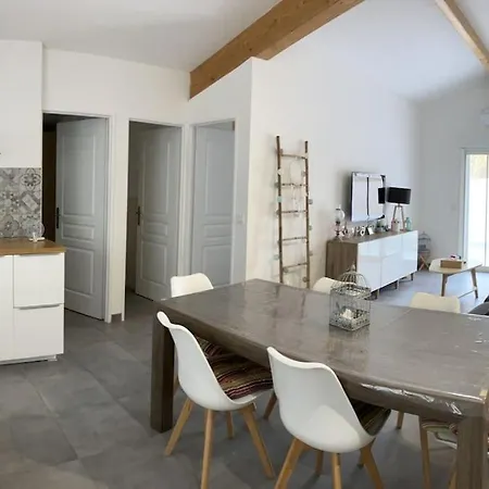 à La Campagne, Proche