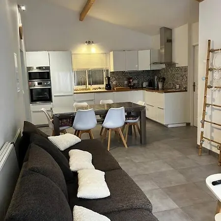 à La Campagne, Proche *