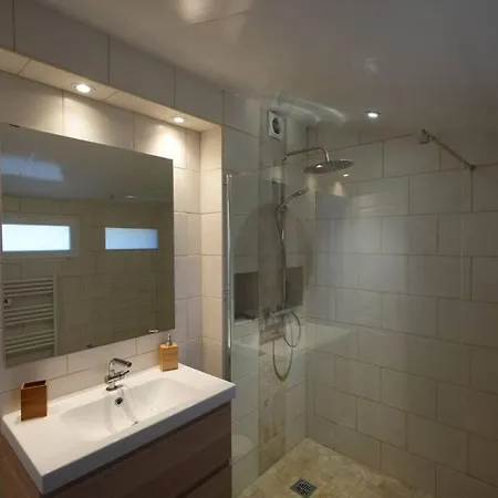 à La Campagne, Proche